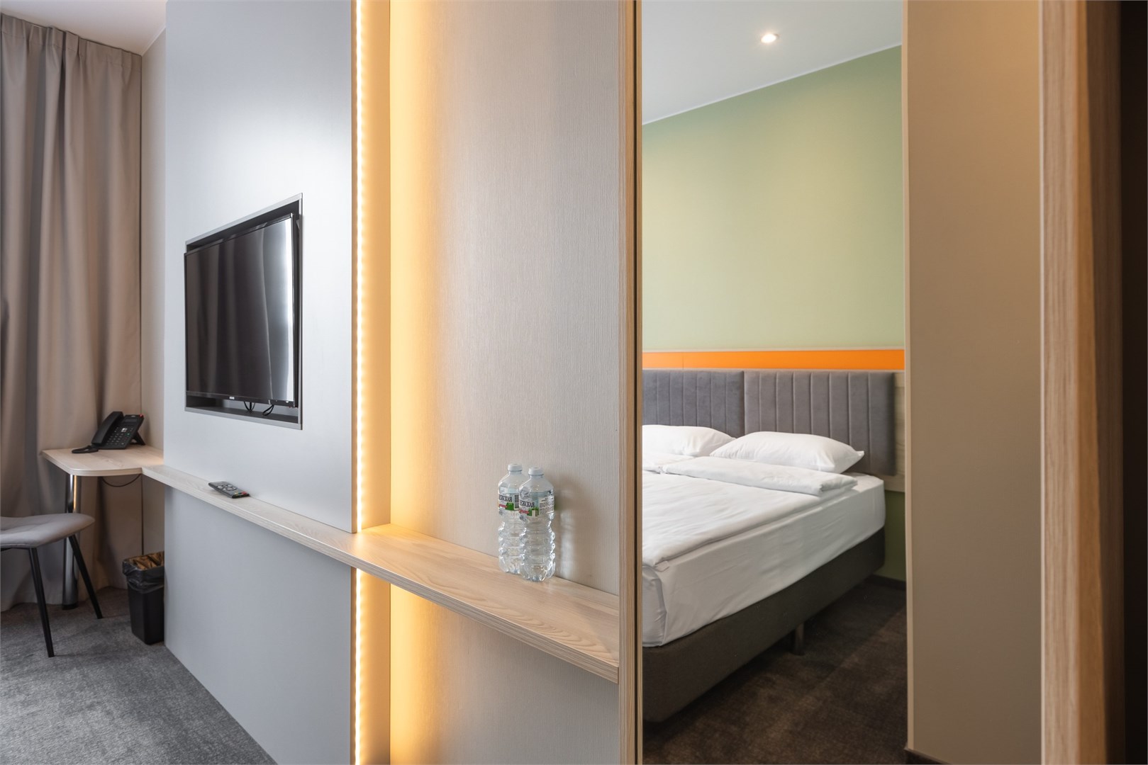 Standard with one large bed: Photo 4