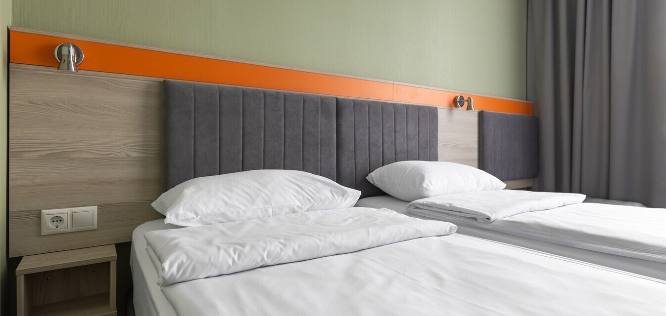 Standard with two separate beds: Photo 3